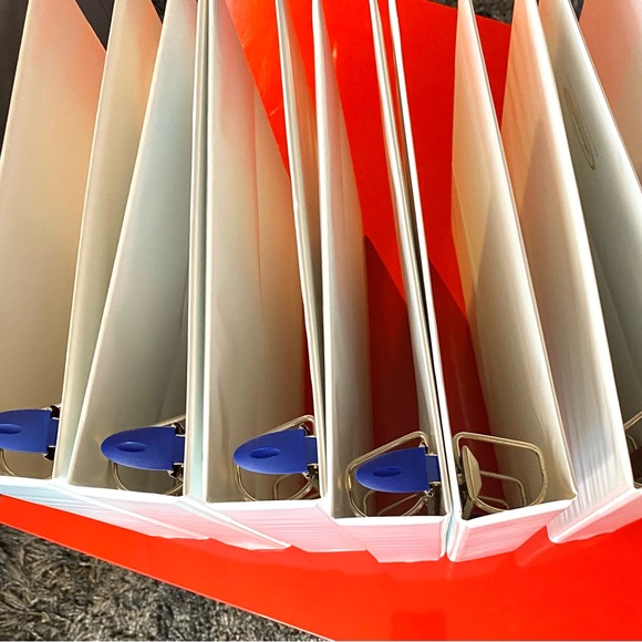 Set of 6 White Binders 2.5’’ @ $2.5 each - Picture 3 of 3